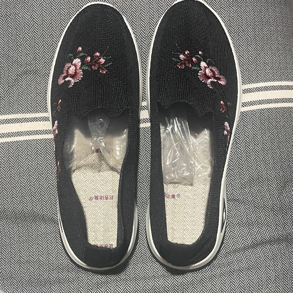 Floral Embroidered Black Slip-On Shoes
